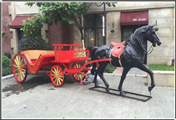 廣場馬拉車雕塑